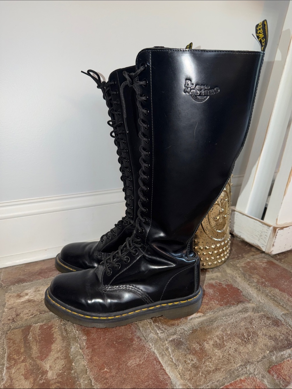 ⭐️Dr. Martens 20 Eyelet Knee high Combat Boots⭐️ - Picture 3 of 10
